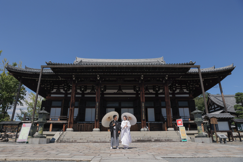金戒光明寺の御影堂を背景に