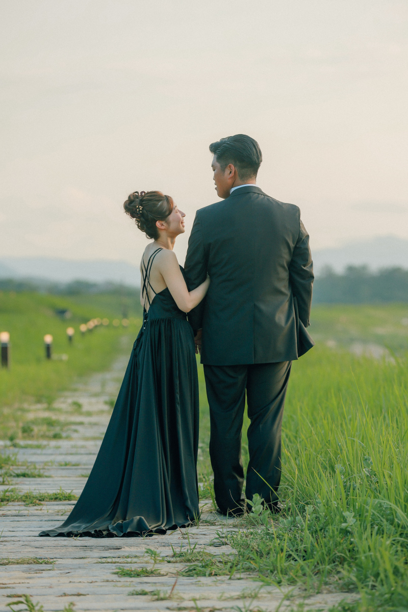 寄り添って散策