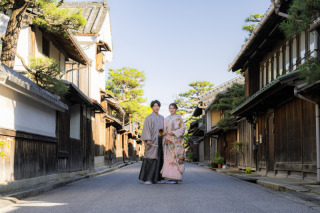 初夏の琵琶湖の歴史ある城下町で