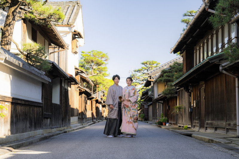 初夏の琵琶湖の歴史ある城下町で