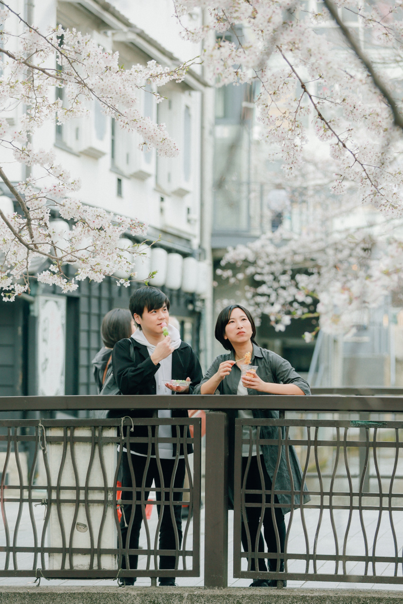 私服で思い出の場所に