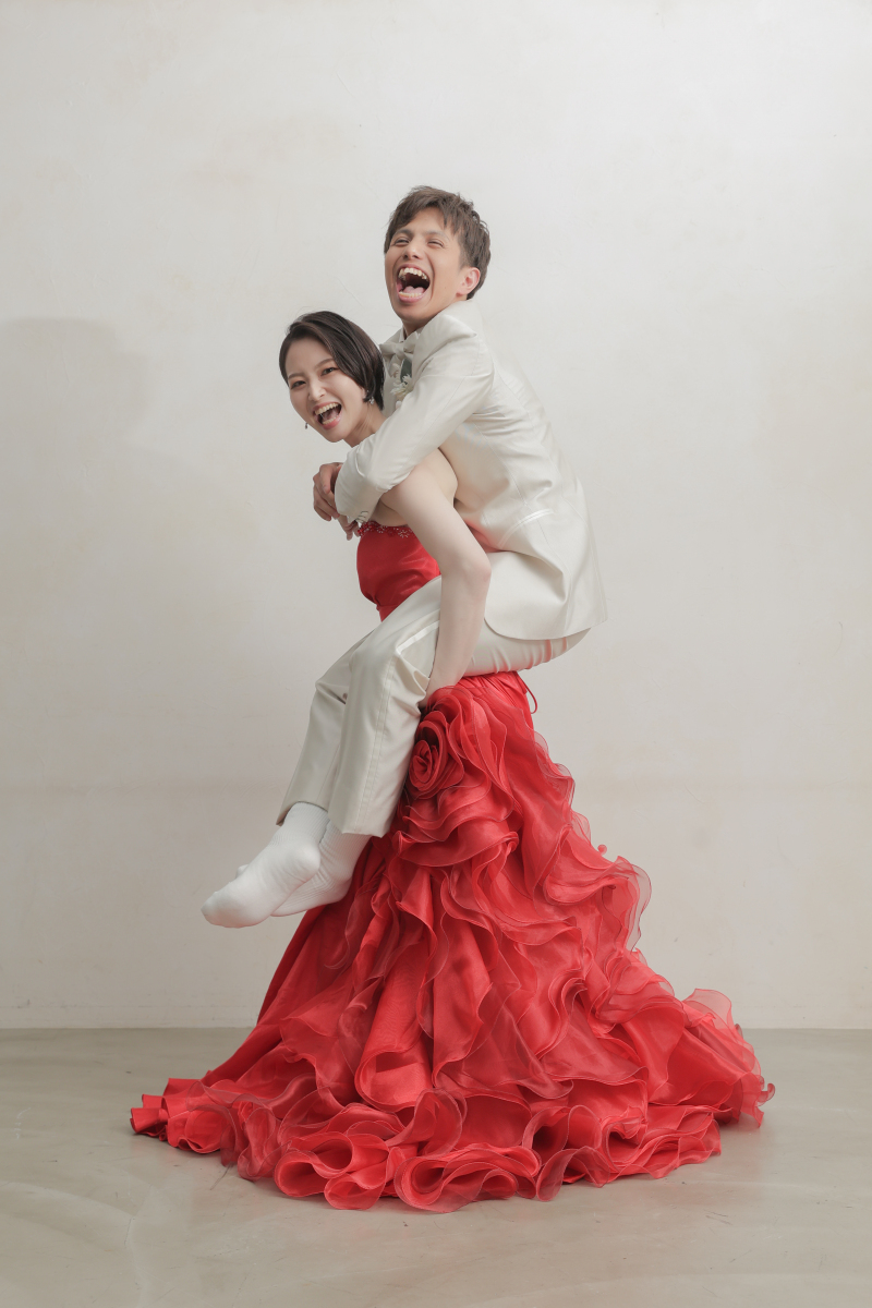 最後はまさかの新婦様が新郎様をおんぶするカット☆