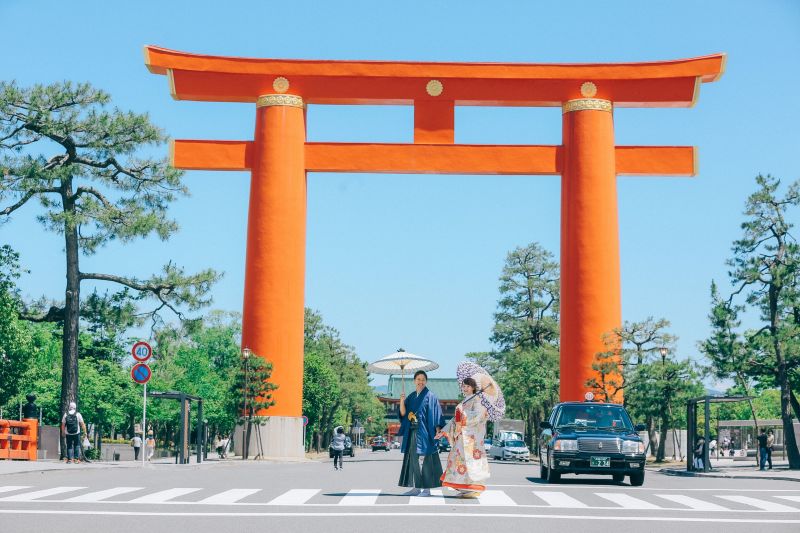 京都の観光名所!大鳥居とご一緒に