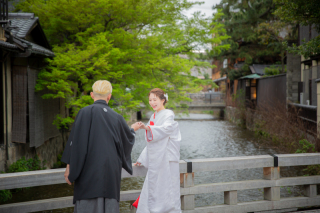 新緑を呼ぶ花の雨