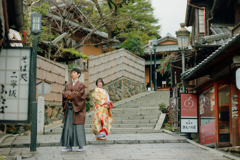 二年坂の階段で・・・