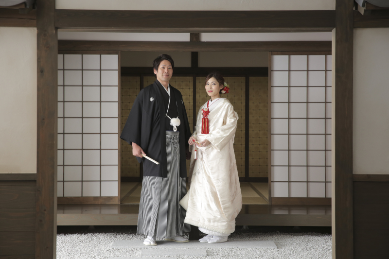 白無垢で伝統的に