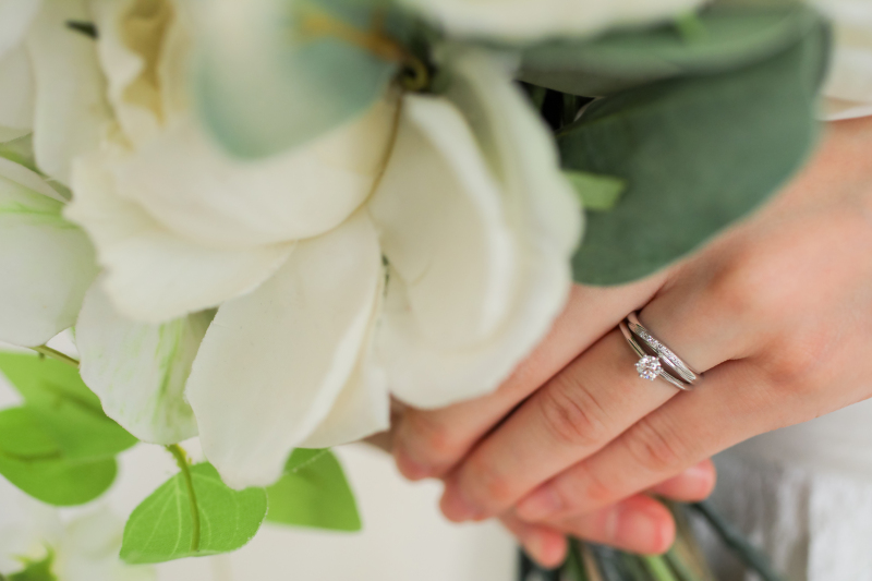 きらりと輝くお手元にも注目です