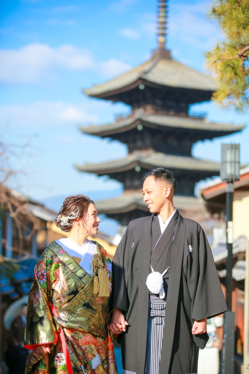 五重塔を背景に