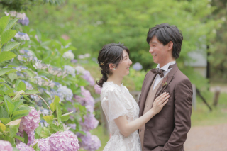 緑豊かな植物園で洋装ロケーション