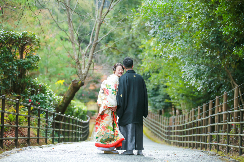 嵐山の自然のなかを散策しながらフォトウェディング