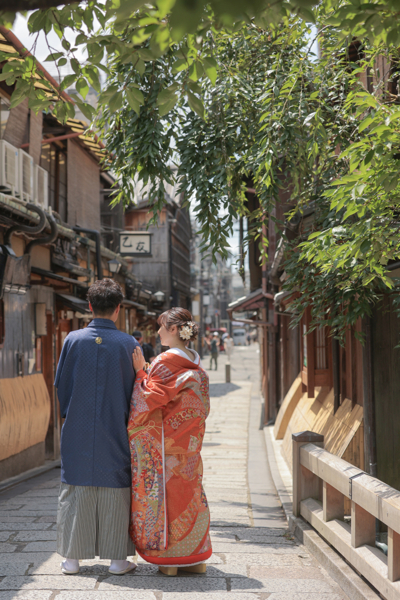 歴史的な「和」の街並みに溶け込むおふたり♡