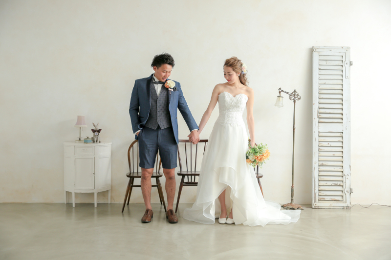 仲良く手を繋いで