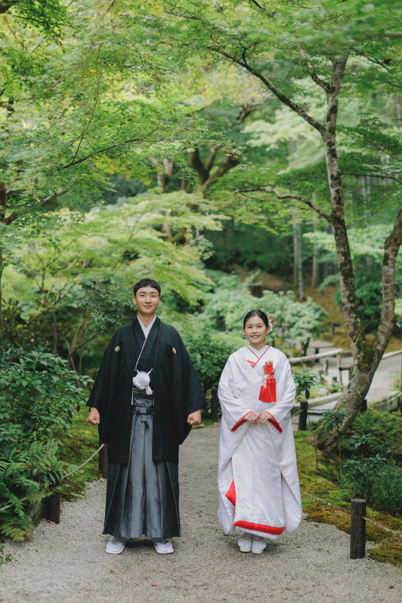 圓光寺の日本庭園は、お二人をき立ててくれました。