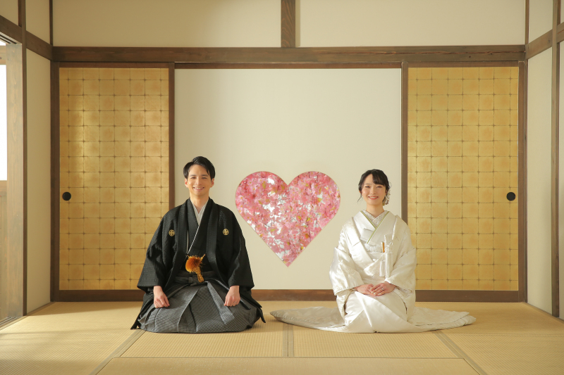 屋内庭園の猪目窓で正座の写真が大人気です!