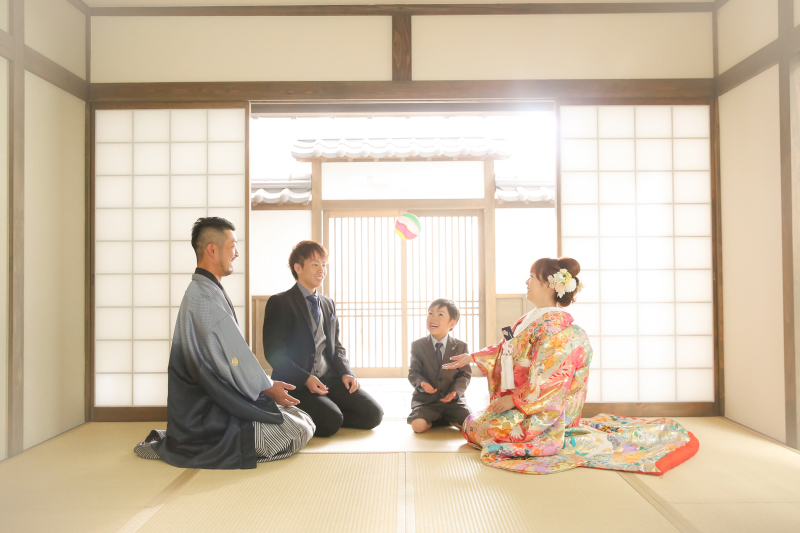 広い和室は、ご家族様とのフォトウェディングも♪