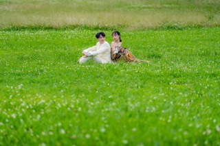 洋装も和装もロケーション撮影お任せください。お二人の自然な表情をしっかり捉えます。