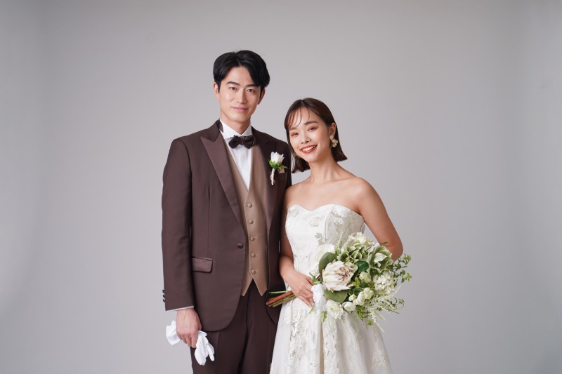 シンプルに婚礼写真を残す【洋装スタジオ】◇基本台紙+1カットデータ◇