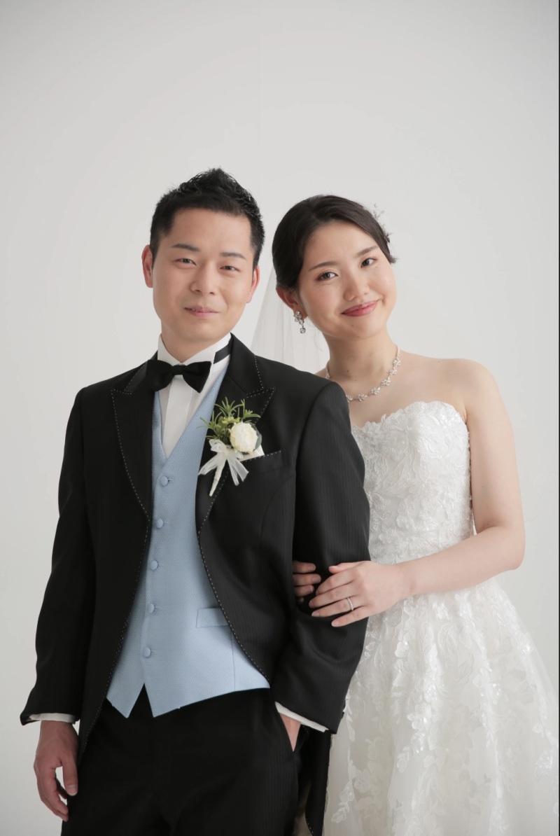 シンプルに婚礼写真を残す【洋装スタジオ】◇基本台紙+1カットデータ◇