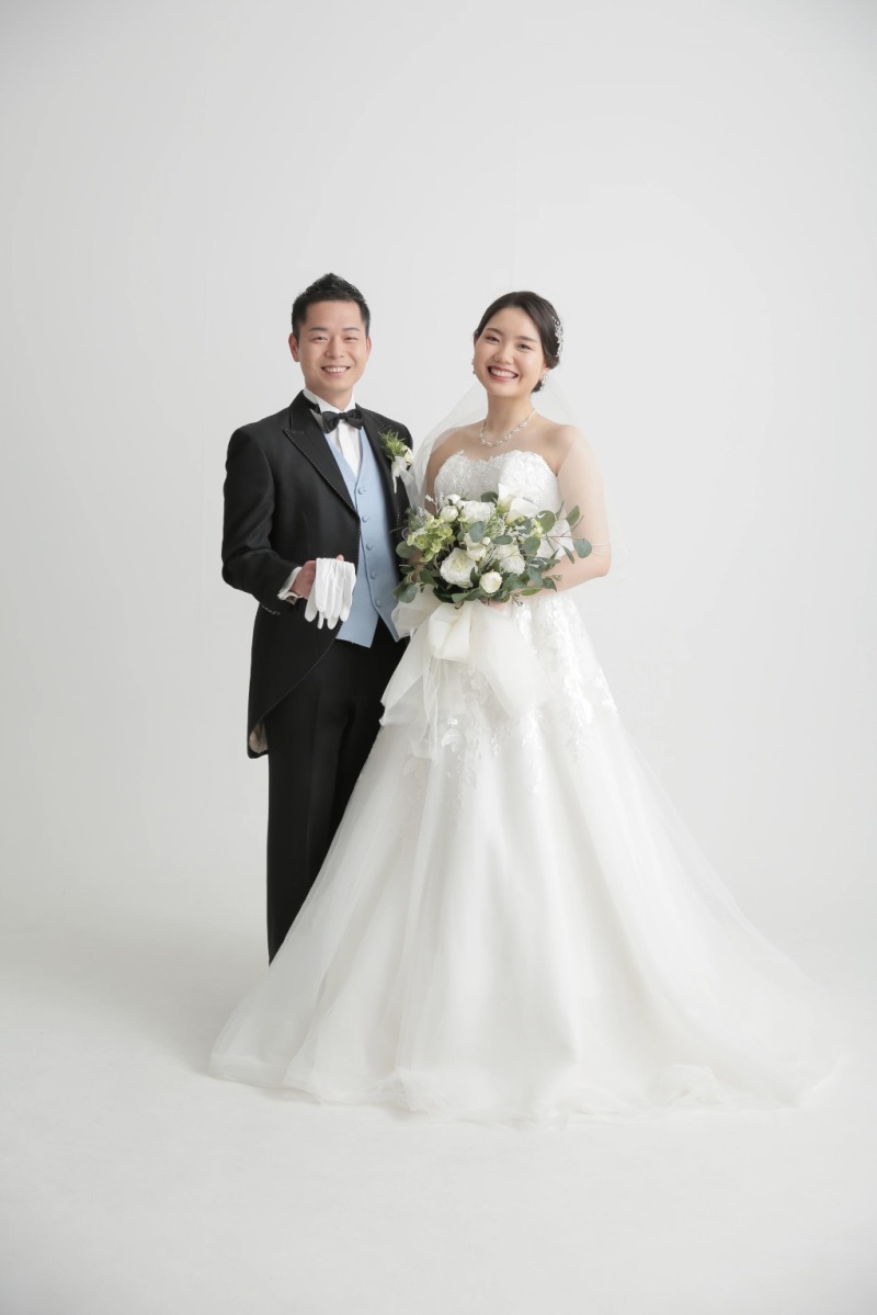 シンプルに婚礼写真を残す【洋装スタジオ】◇基本台紙+1カットデータ◇