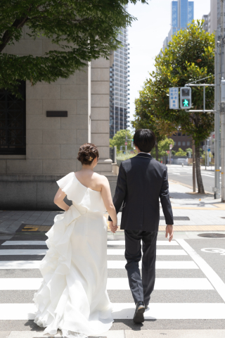 街中で楽しむウエディングフォト