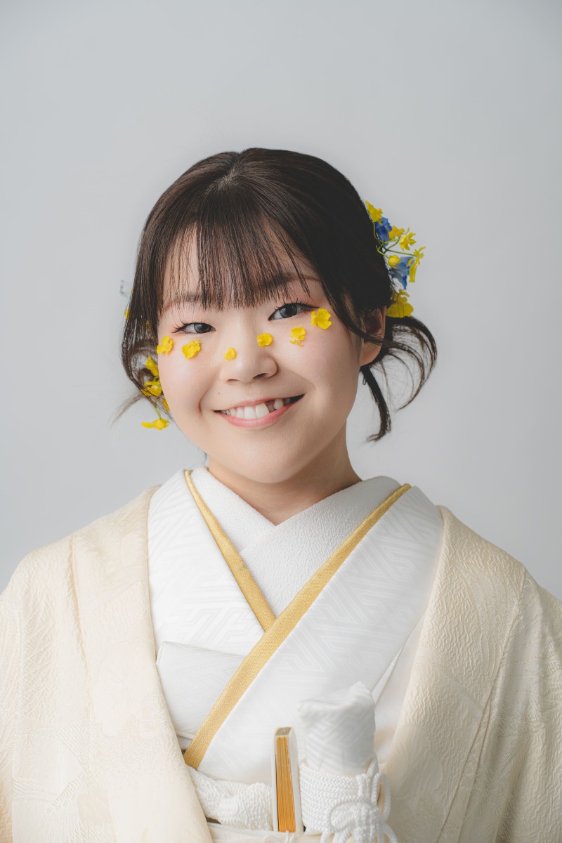 最後はお顔にお花を貼り付けました