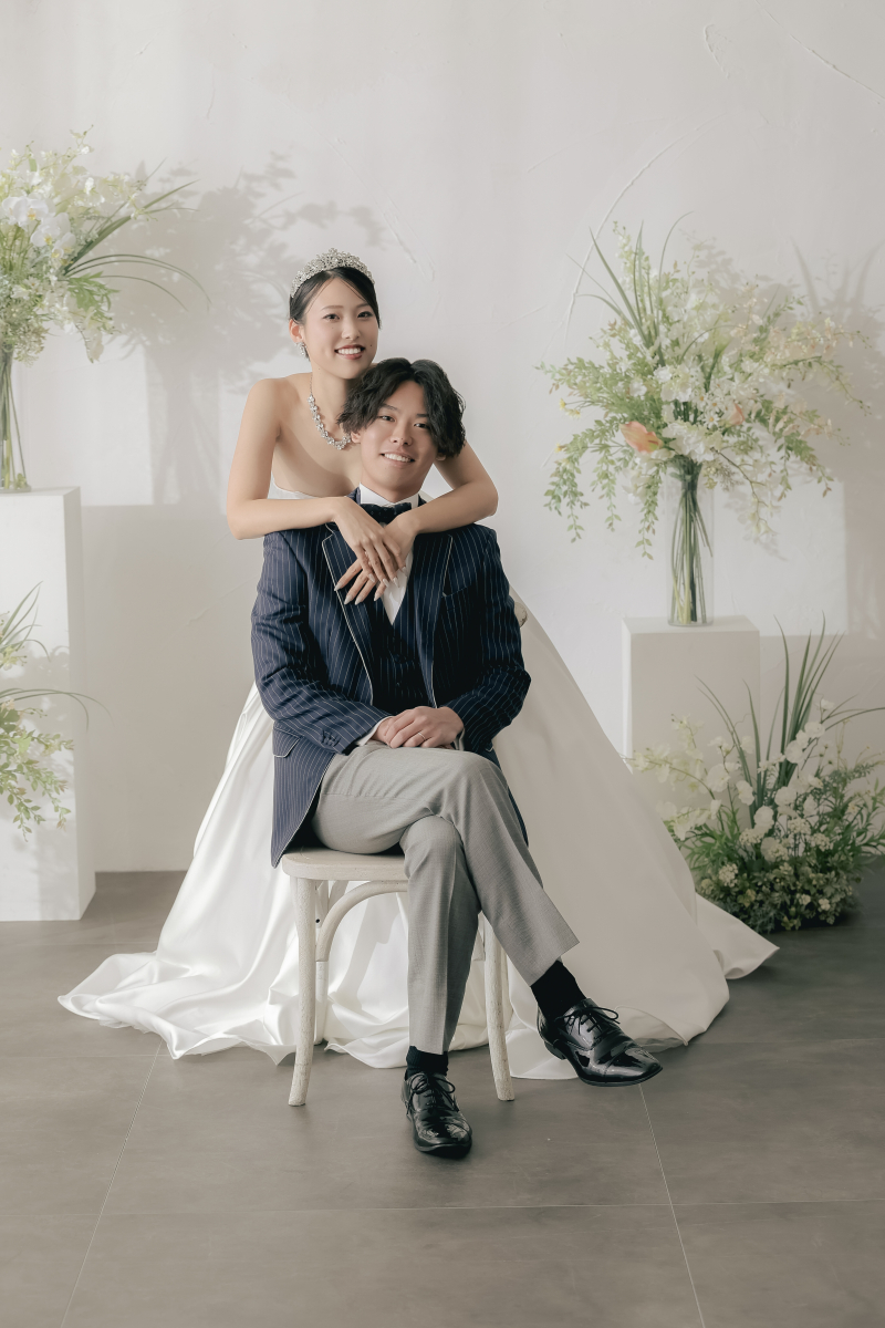 崩しポージング、自然な目線カットを中心に構成