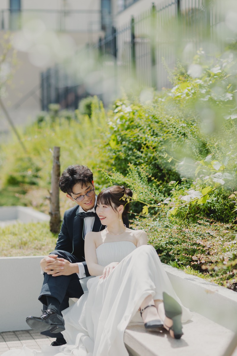 近くのベンチで