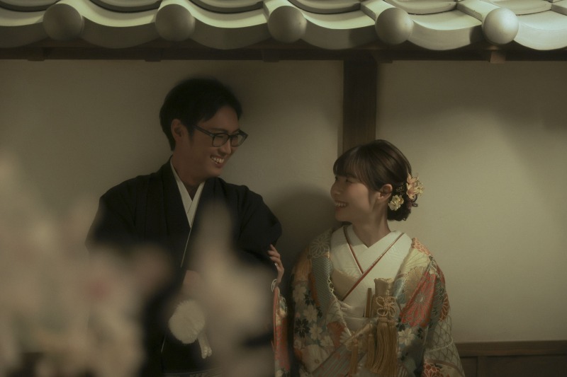 瓦屋根の下で