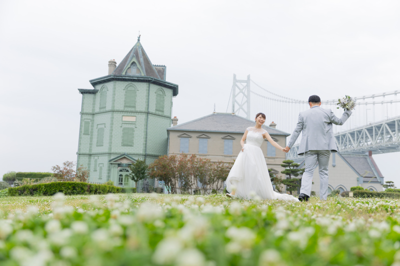 芝生でクルクル