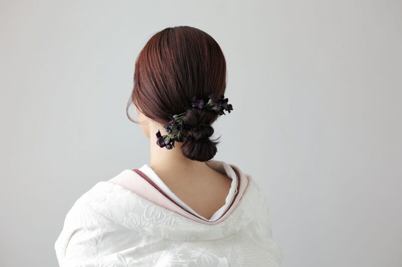 ヘアスタイルはシンプルに...