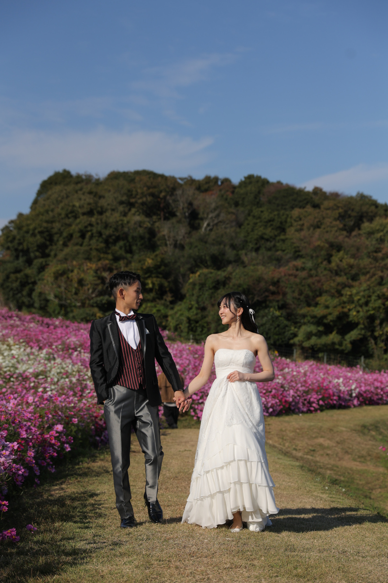 手をつないで、楽しくお散歩