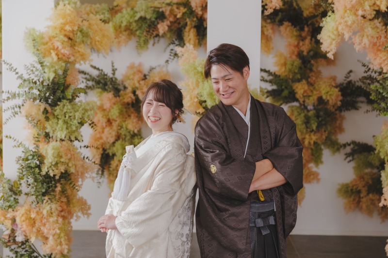 背中合わせ