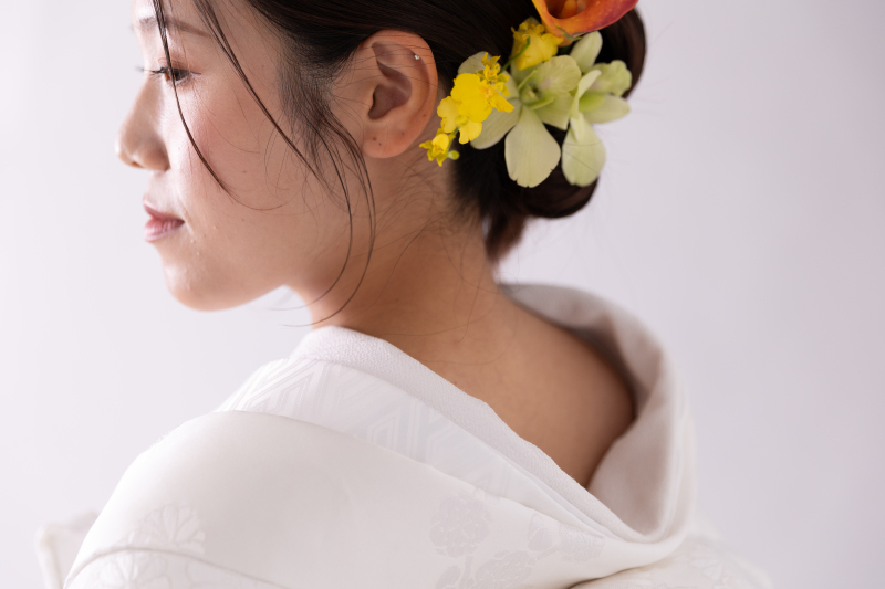 ヘアスタイルはお持ち込みの生花を