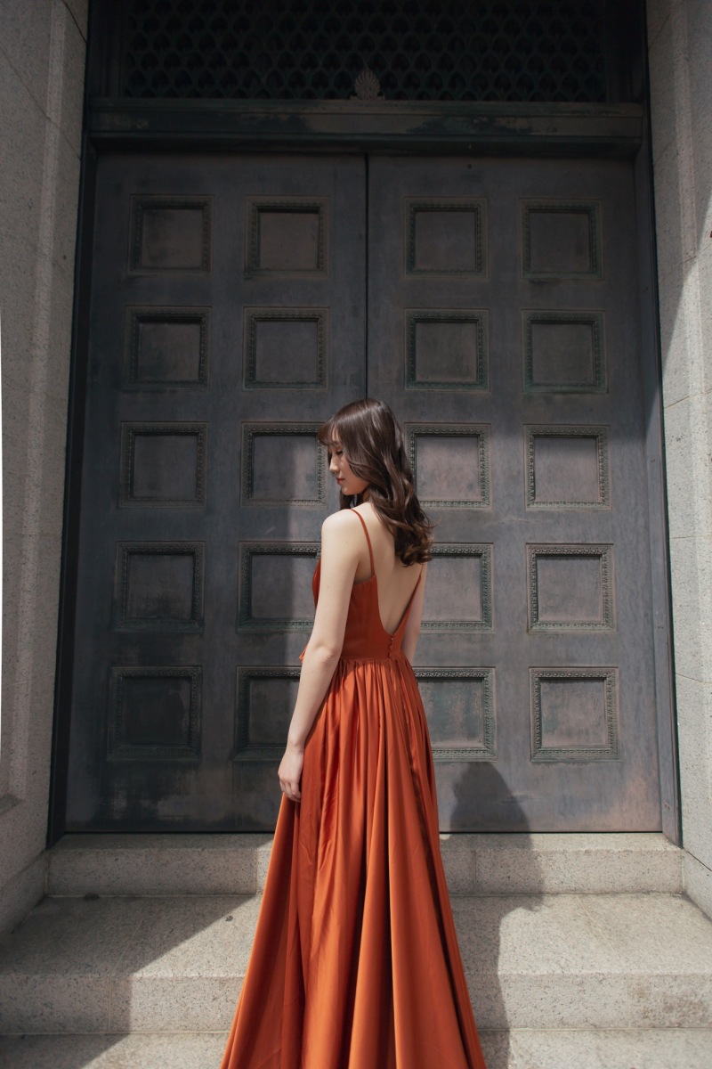 居留地のロケーションカラードレスが映えます