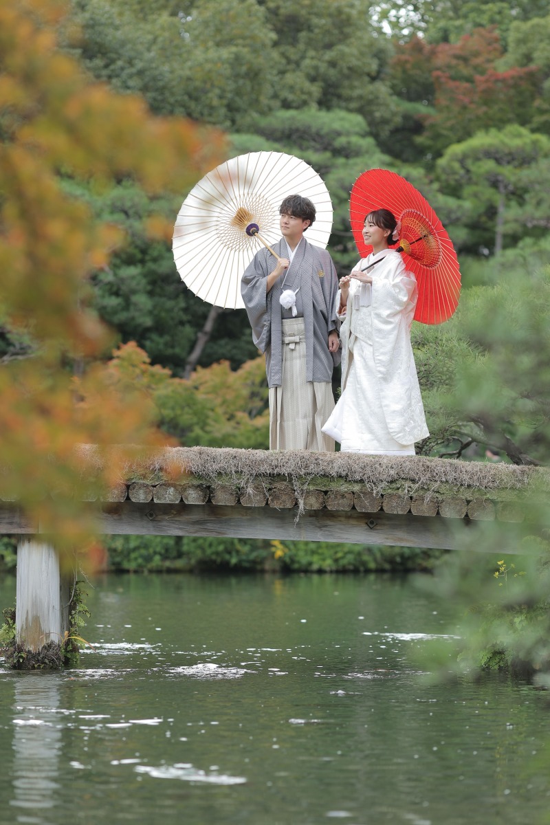 橋の上を