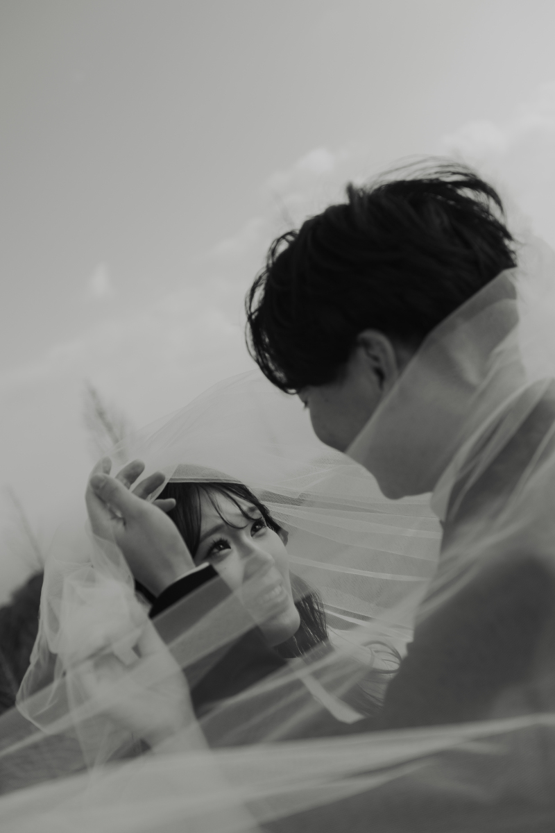 ベールに包まれて