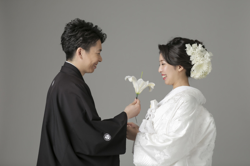 髪飾りはお持ち込みの生花です♪