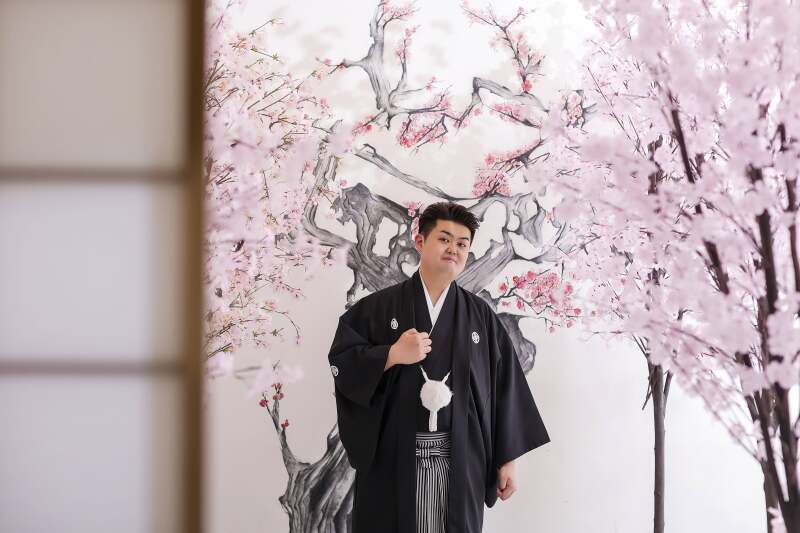 造花の桜と背景を使って撮影