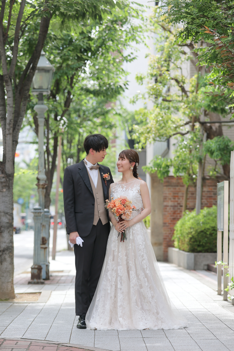 緑いっぱいの並木道でナチュラルに!