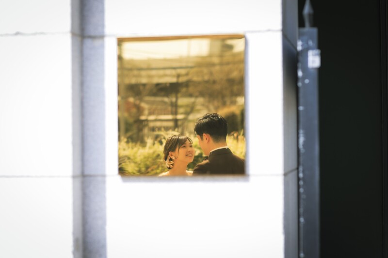 プレートにうつる笑顔