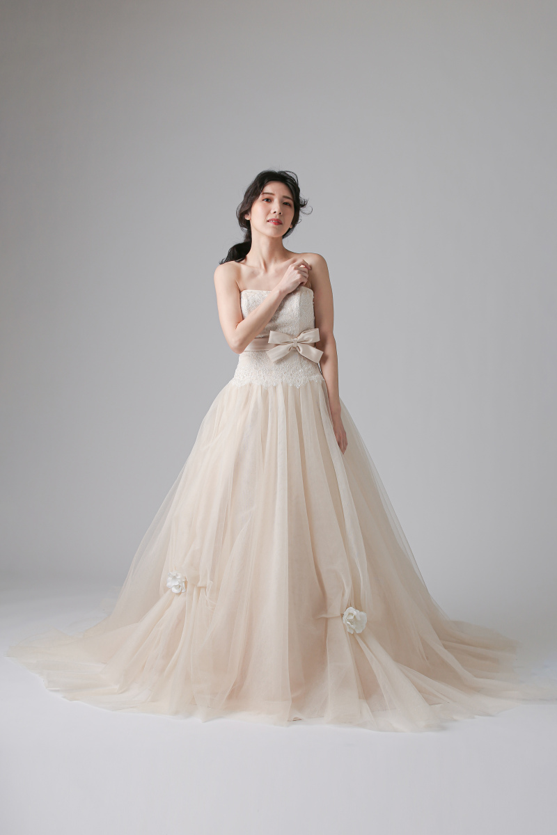 柔らかベージュドレス