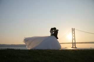 舞子浜。夕陽をバックに。