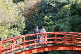 境内は神聖な雰囲気のある本殿があり、極めて貴重な場所で撮影ができます!