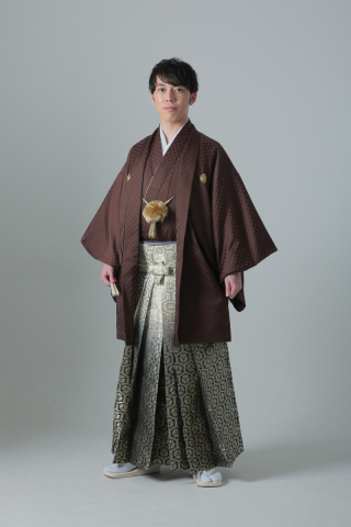 紋付袴　ブラウン紋付×金亀甲袴