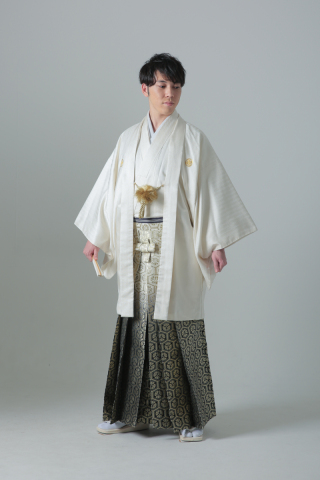 紋付袴　アイボリー紋付×金亀甲袴