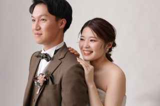 無地背景だからこそ際立つ