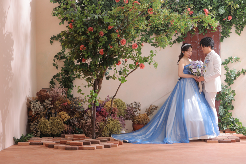 おしゃれなハウススタジオでウエディングドレスとカラードレス♪