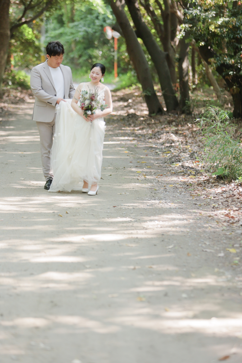 森の中を歩いて