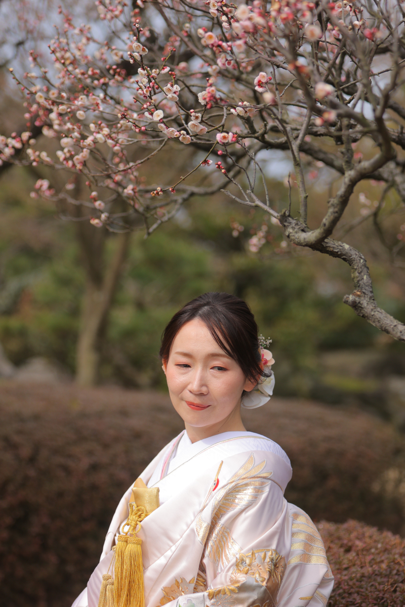 ご新婦様と梅の花