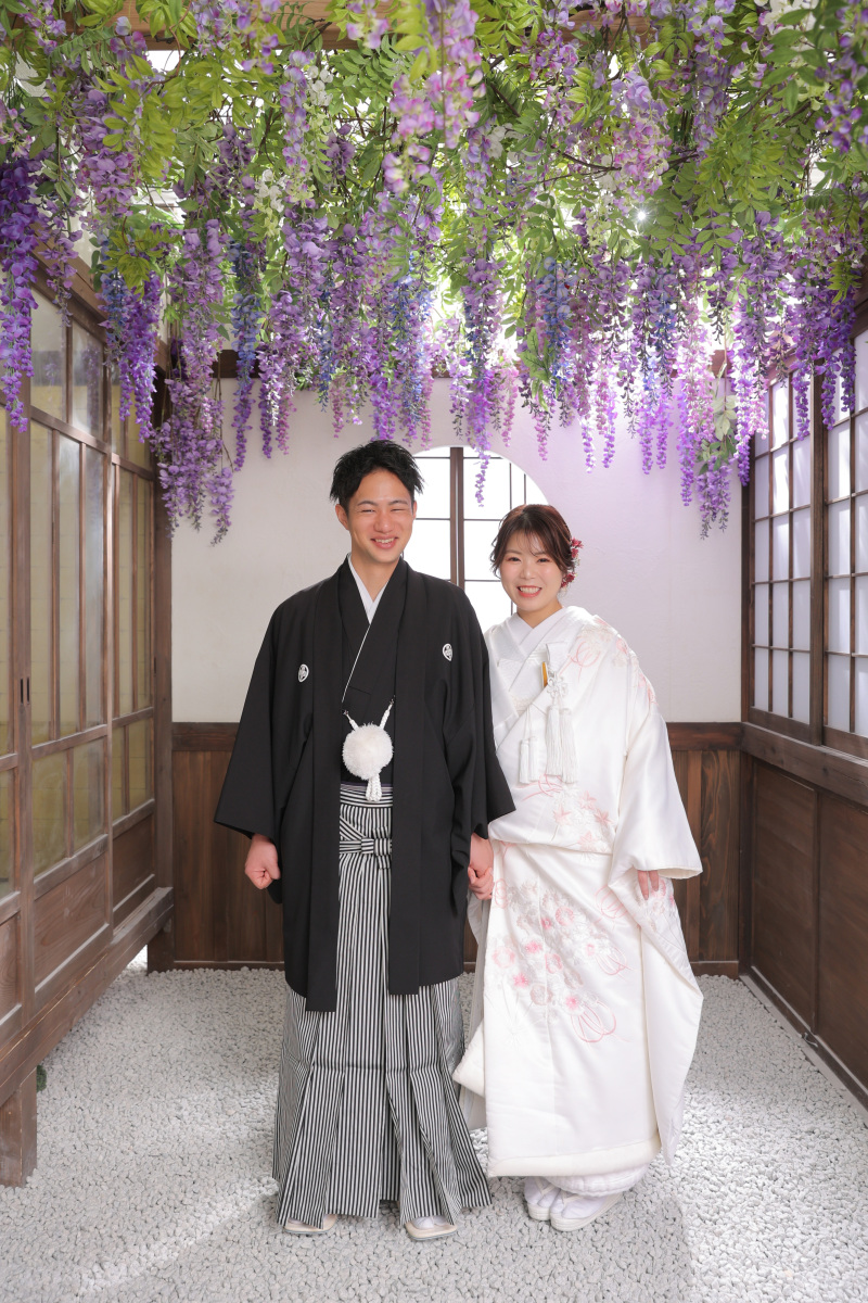 藤棚の中で